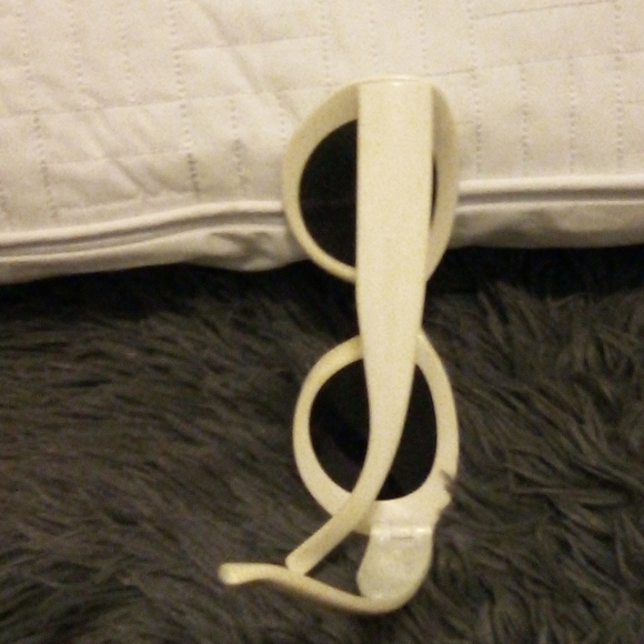 Ladies Peek a boo🌞 Sun Glasses - Picture 4 of 6